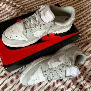 Worn once very new no creases located in either of the shoes